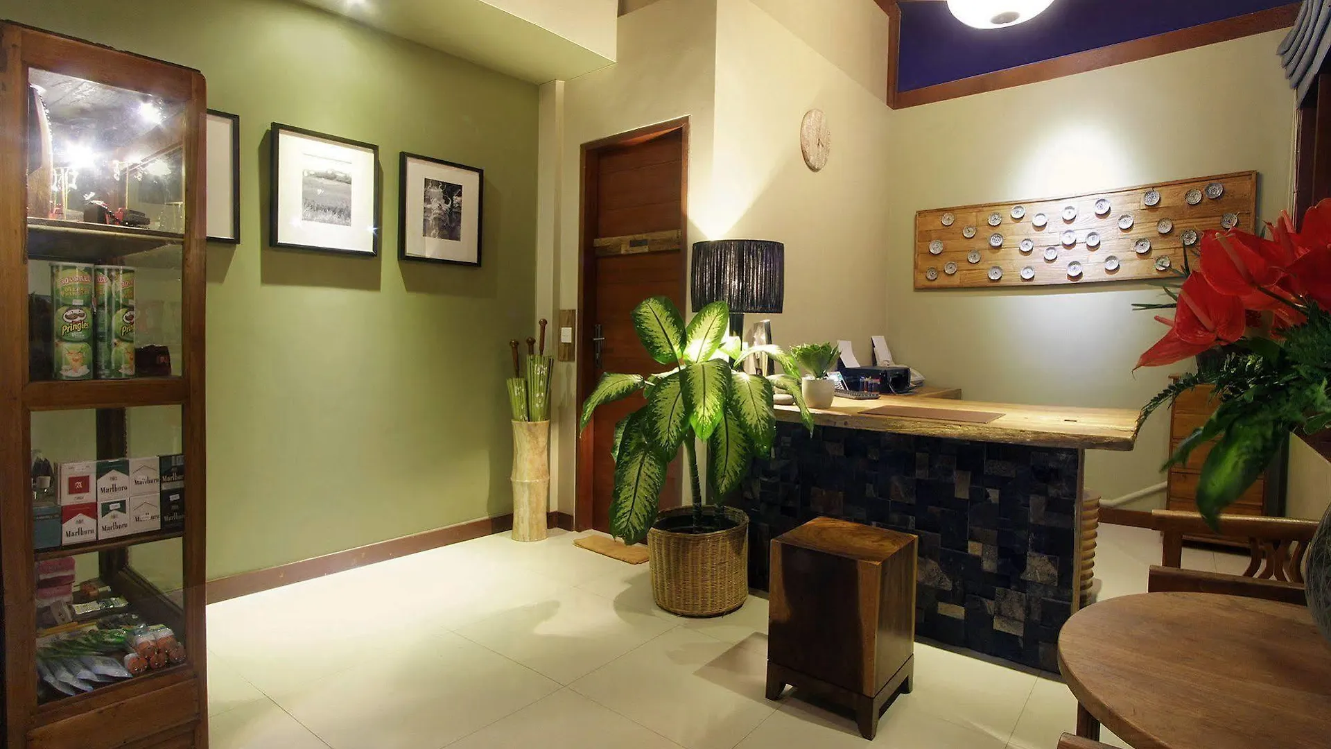 Uma Karan Hotel Kuta  Guest house